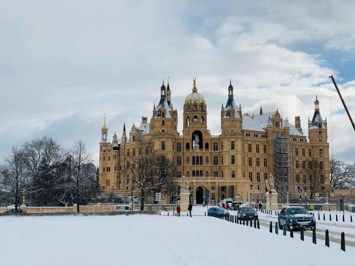 Hotel Zum Weissen Haus Schwerin  Exterior foto